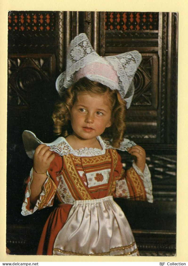 29. Petite Fille En Costume De Fouesnant (voir Scan Recto/verso) - Fouesnant