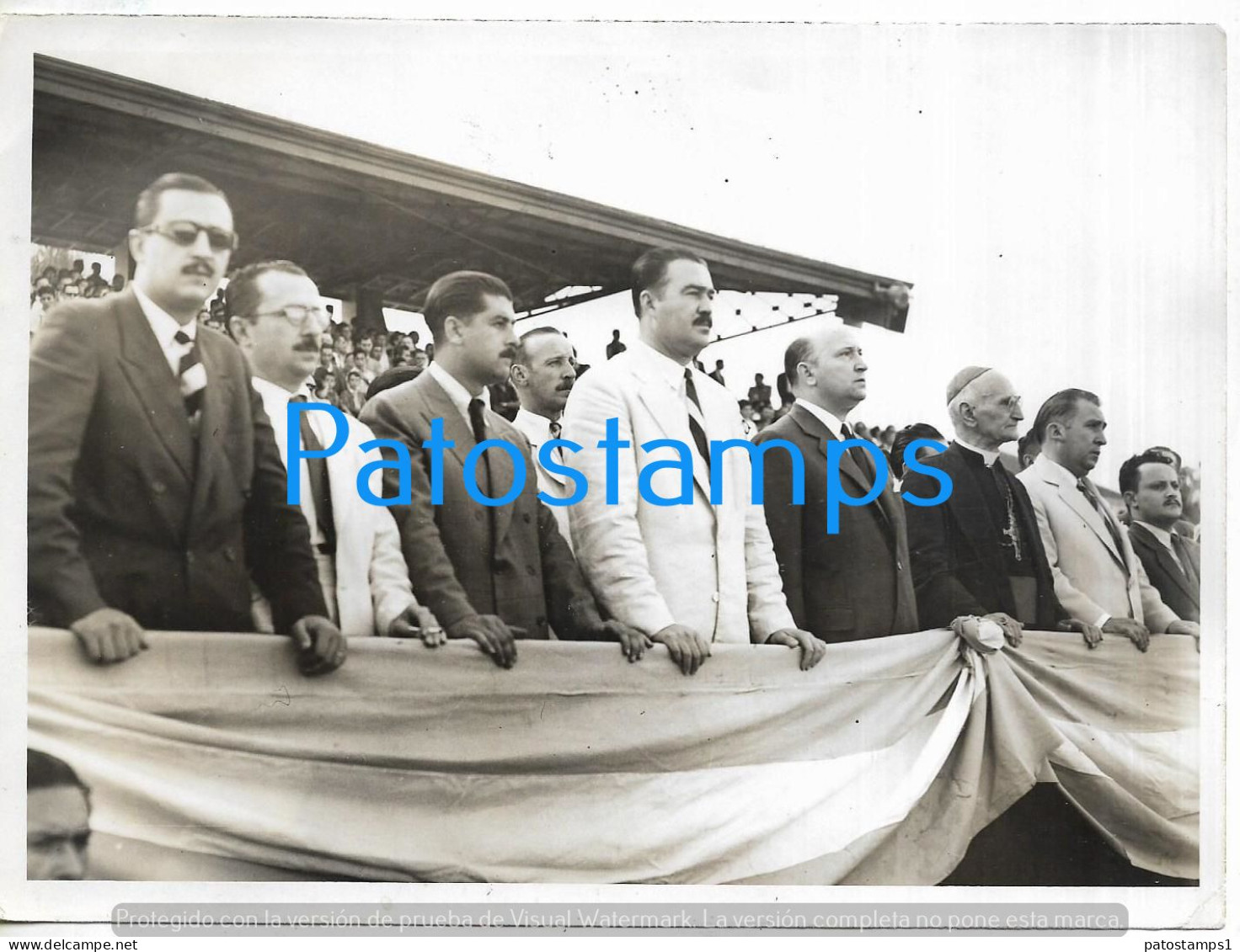 229164 ARGENTINA TUCUMAN GOBERNADOR FERNANDO RIERA 1951 PARTIDO DE FUTBOL TRIBUNA 18 X 13 CM PHOTO NO POSTCARD - Argentine