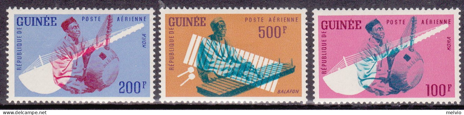 1962-Guinea (MNH=**) Posta Aerea S.3v."Musicanti Tradizionali"catalogo Yvert Eur - Guinée (1958-...)