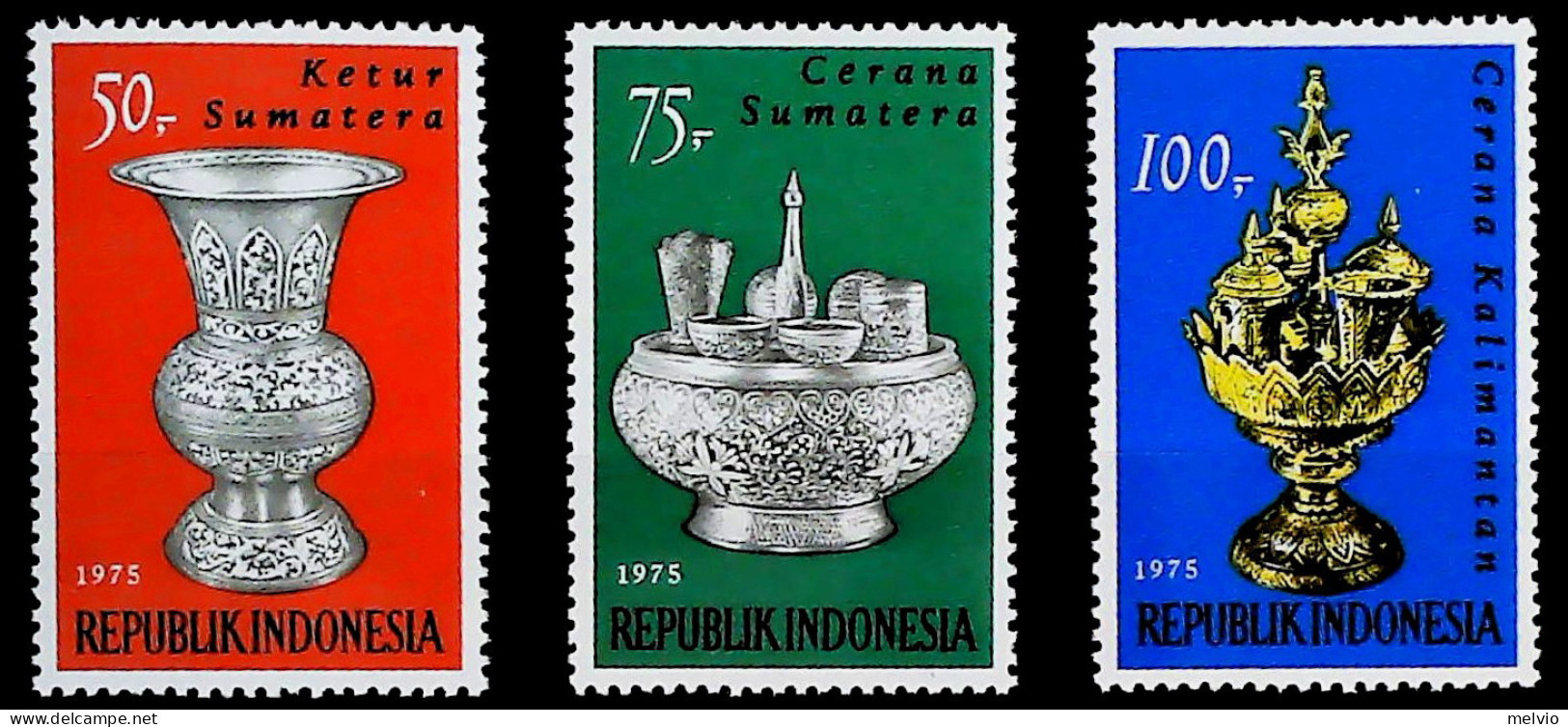 1975-Indonesia (MNH=**) Serie 3 Valori Vasellame - Indonesia