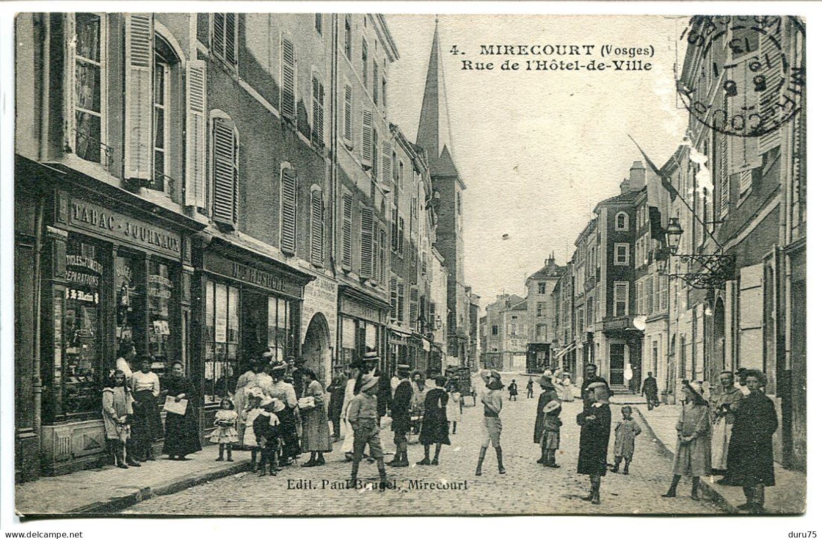 CPA Voyagé 1913 * MIRECOURT Rue De L'Hôtel De Ville ( Très Animée Commerce Tabac Journaux ) Timbre Taxe - Mirecourt