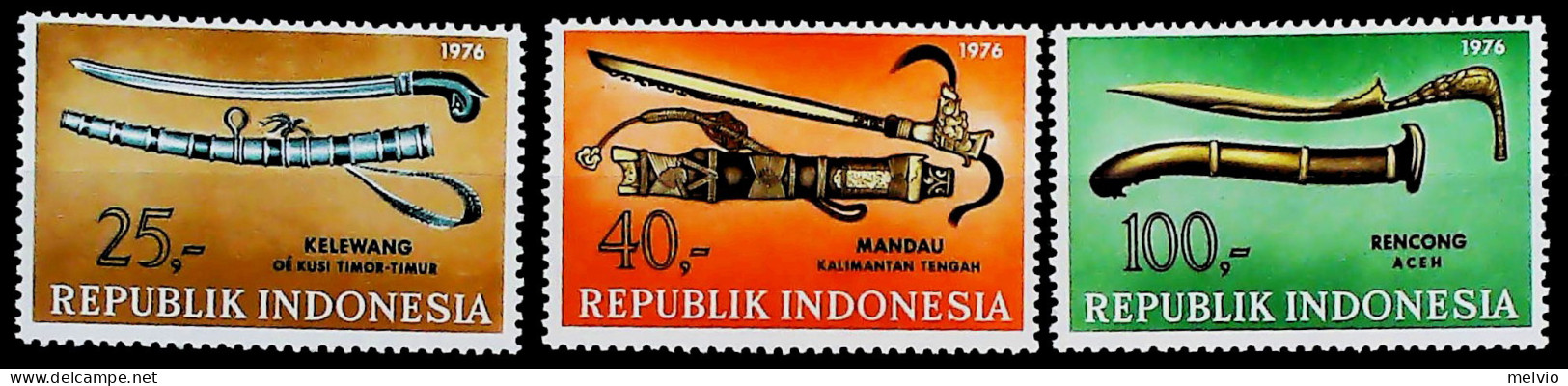 1976-Indonesia (MNH=**) Serie 3 Valori Armi Da Taglio - Indonésie