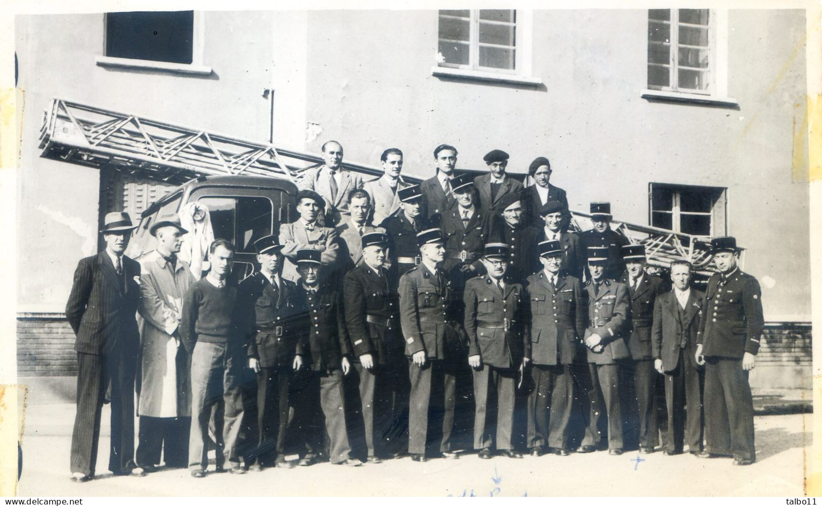 Toulouse  -  Caserne Des Des Sapeurs Pompiers - Devant La  Grande échelle Octobre 1947 - Europa