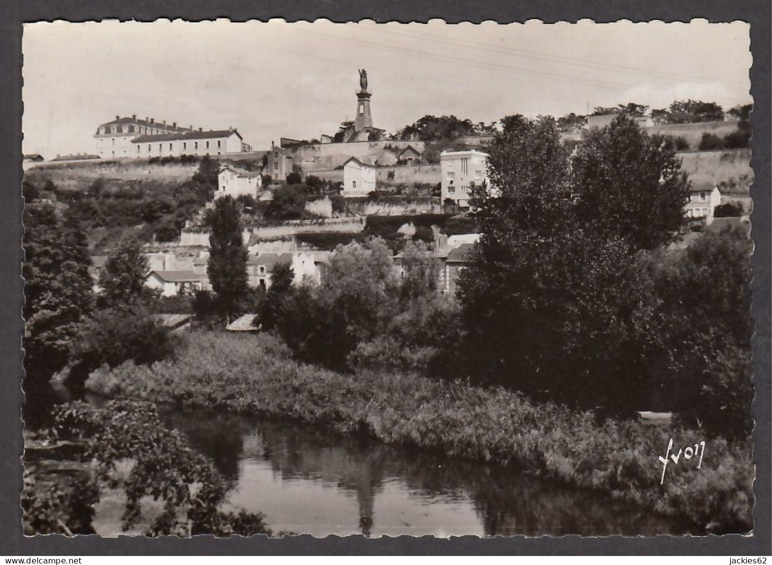 083301/ POITIERS, Les Rives Du Clain Et N.D. Des Dunes  - Poitiers