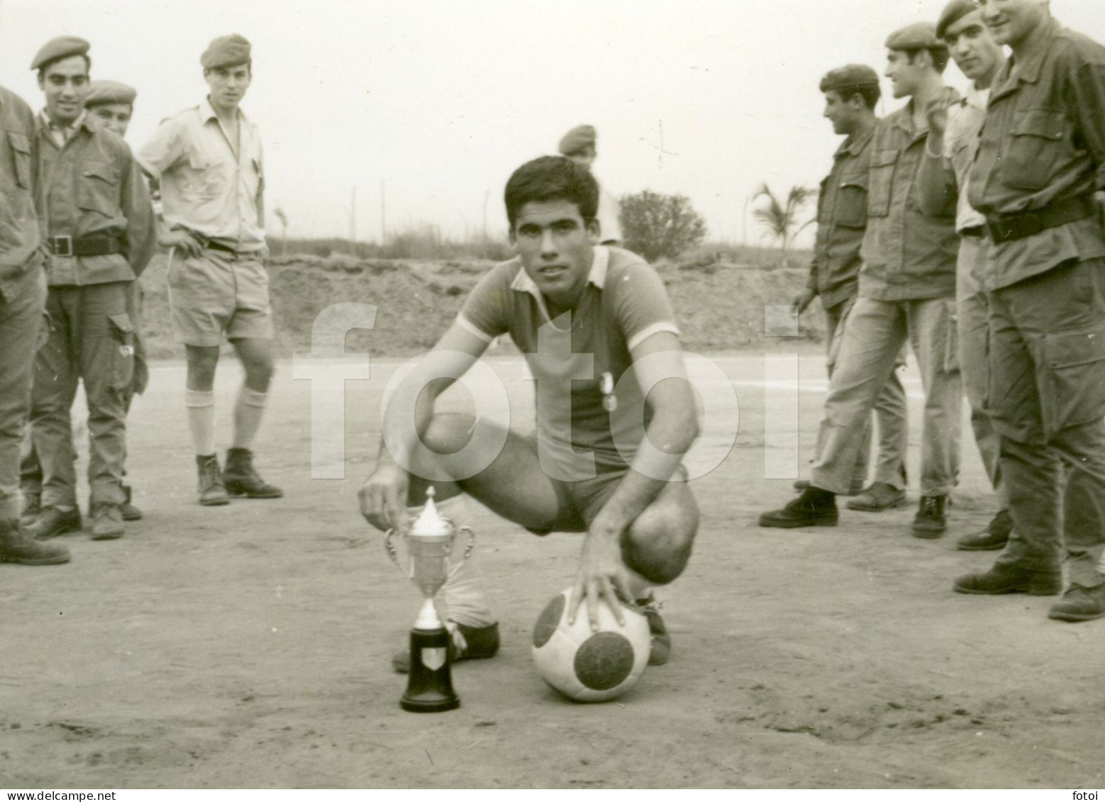 3 FOTOS SET 1967 REAL PHOTO CPA CORPO POLICIA FAP AEREA FUTEBOL SOCCER MILITARY TEAM ANGOLA AFRICA AFRIQUE AT186