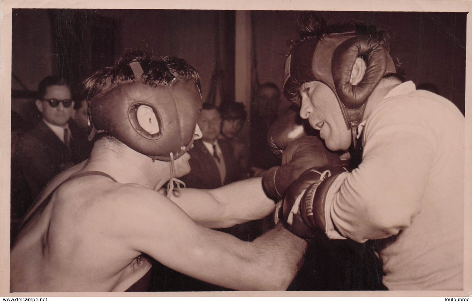 BOXE 03/1949 MARCEL CERDAN A L'ENTRAINEMENT AVANT SON COMBAT CONTRE TURPIN  PHOTO 18 X 13 CM - Sports