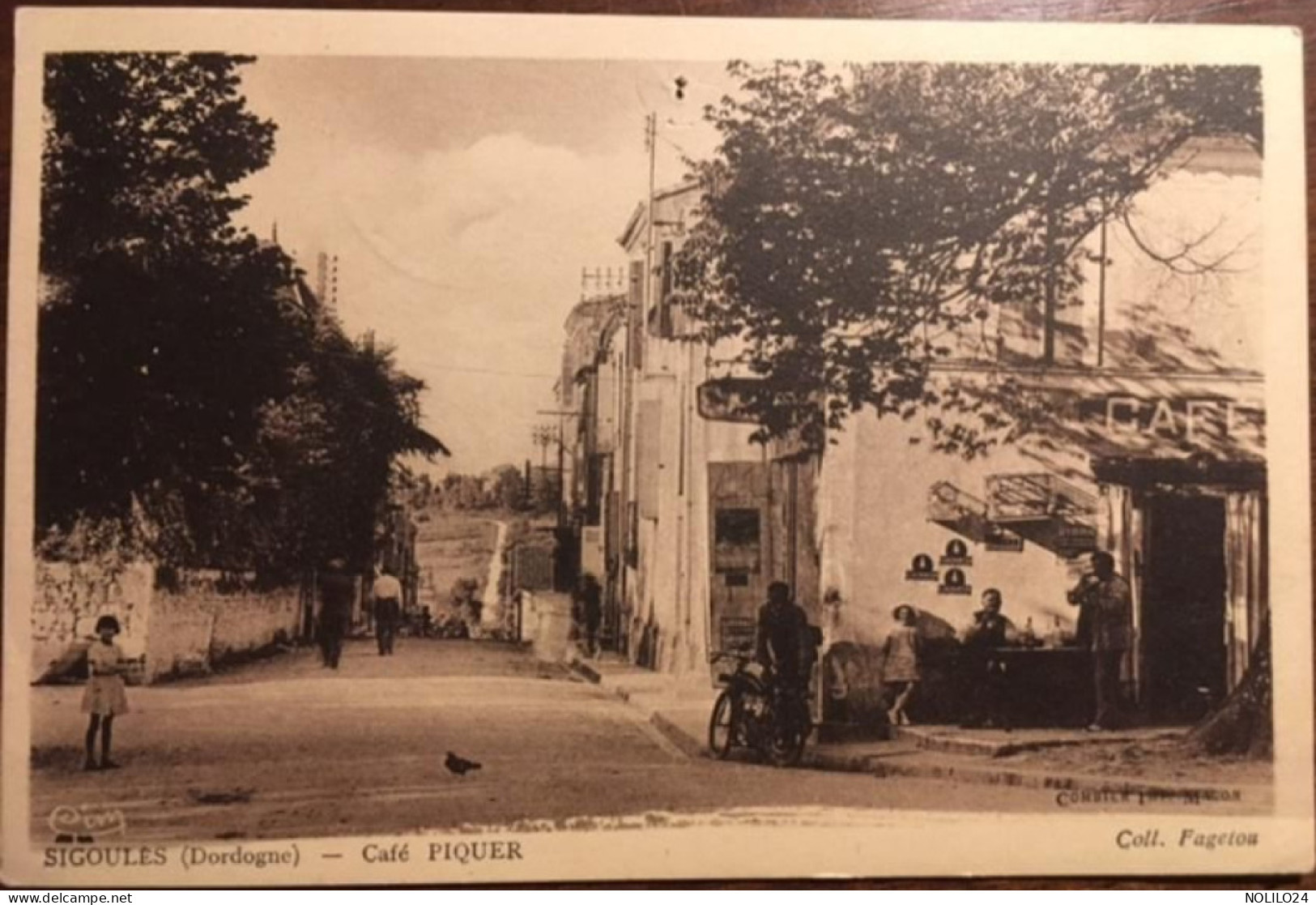 Cpa Photo 24 Dordogne, SIGOULES, Devanture Café PIQUER, Animée, Enseigne Café, Coll Fagetou, écrite En 1943 - Other & Unclassified