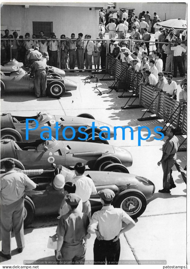 229198 ARGENTINA AUTOMOBILE CAR RACE AUTO DE CARRERA FERRARI EN BOXES PHOTO NO POSTCARD - Autres & Non Classés