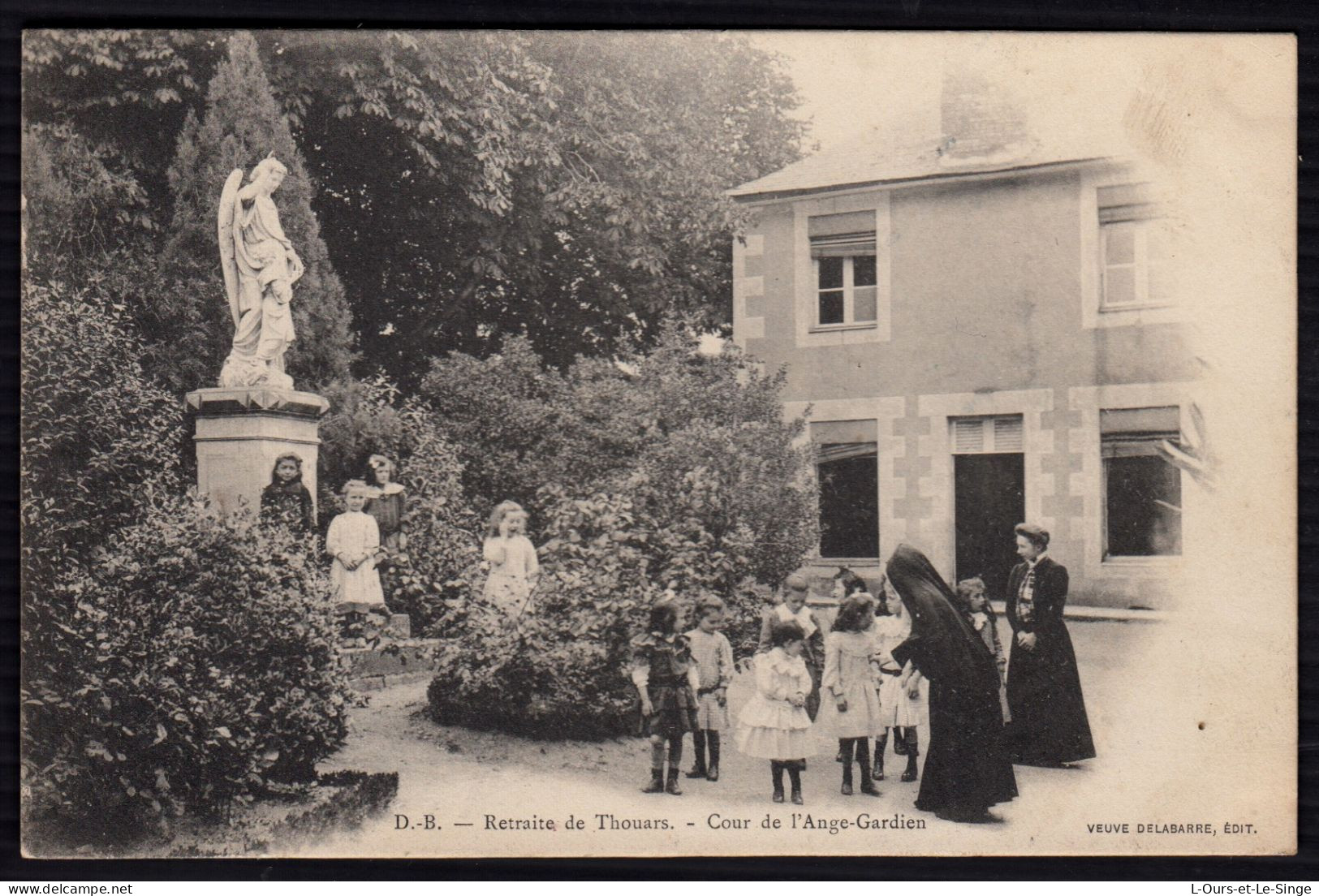 Thouars - La Retraite - Cour De L'Ange Gardien - Thouars