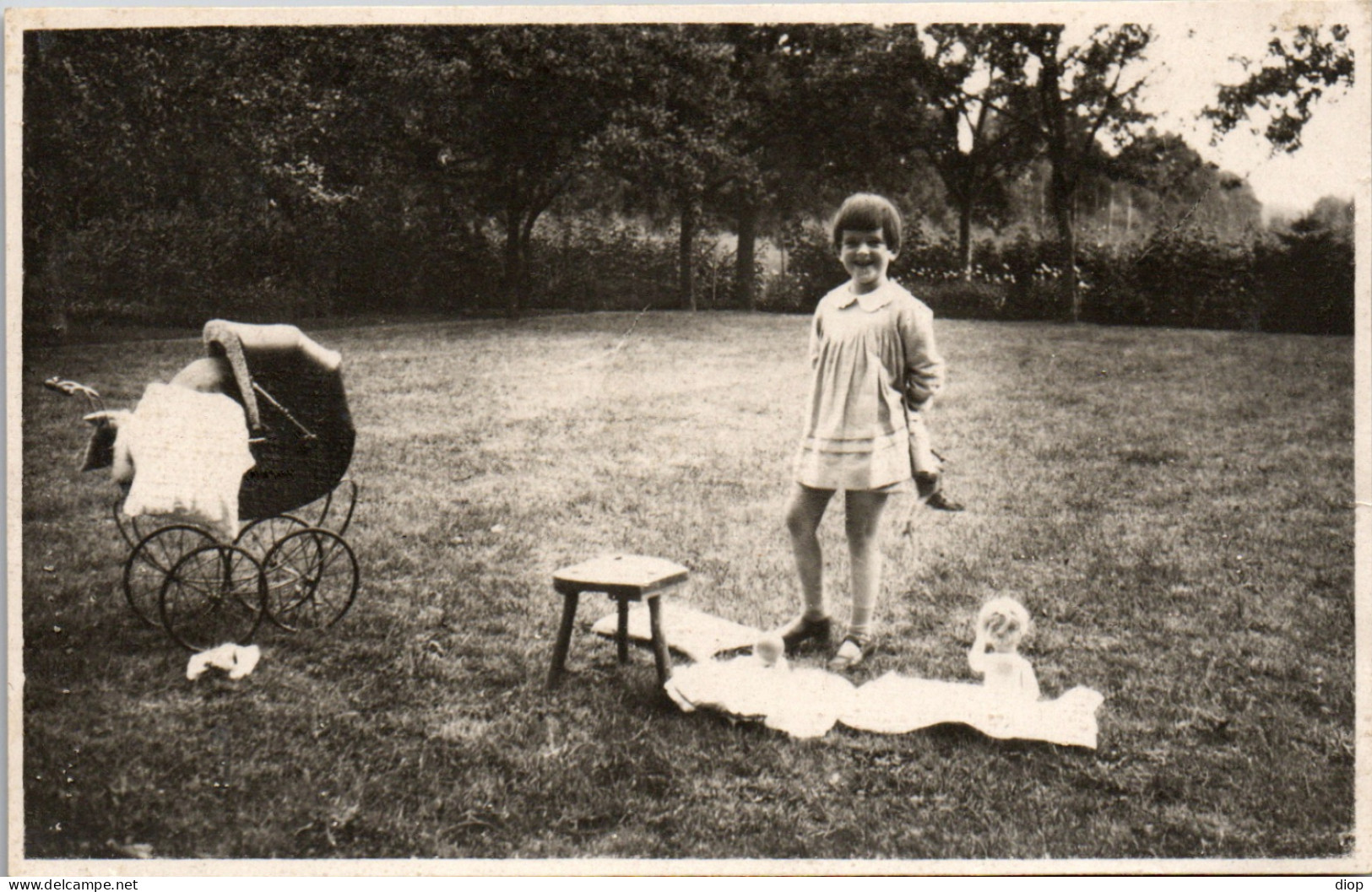 CP Carte Photo D&#039;&eacute;poque Photographie Vintage Enfant Landeau Jouet Poup&eacute;e  - Autres & Non Classés