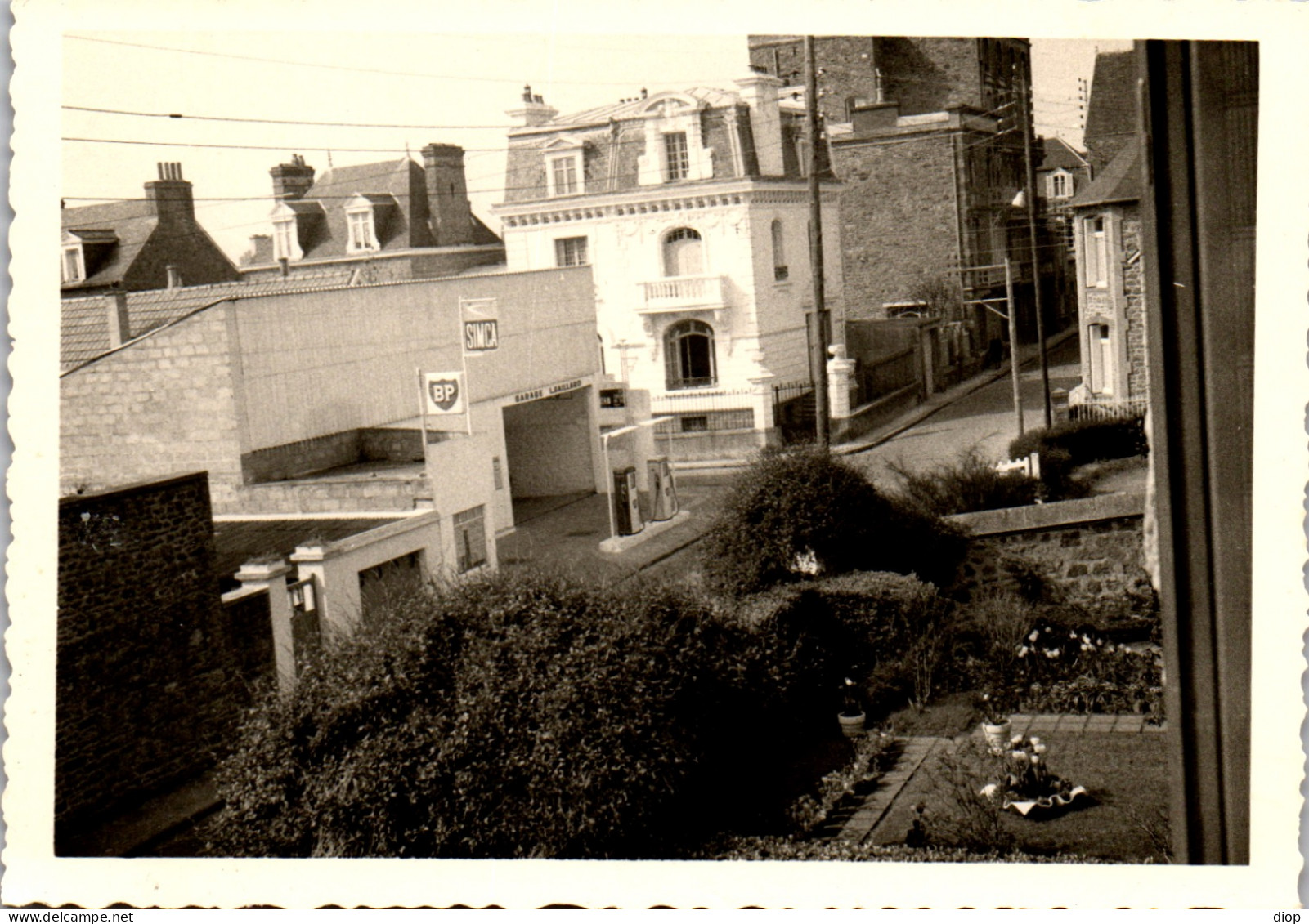 Photographie Photo Vintage Snapshot Amateur Automobile Dinard Station Service   - Places