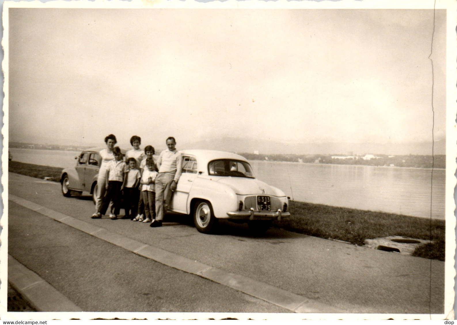 Photographie Photo Vintage Snapshot Amateur Automobile Voiture Renault Gen&egrave;ve - Automobiles