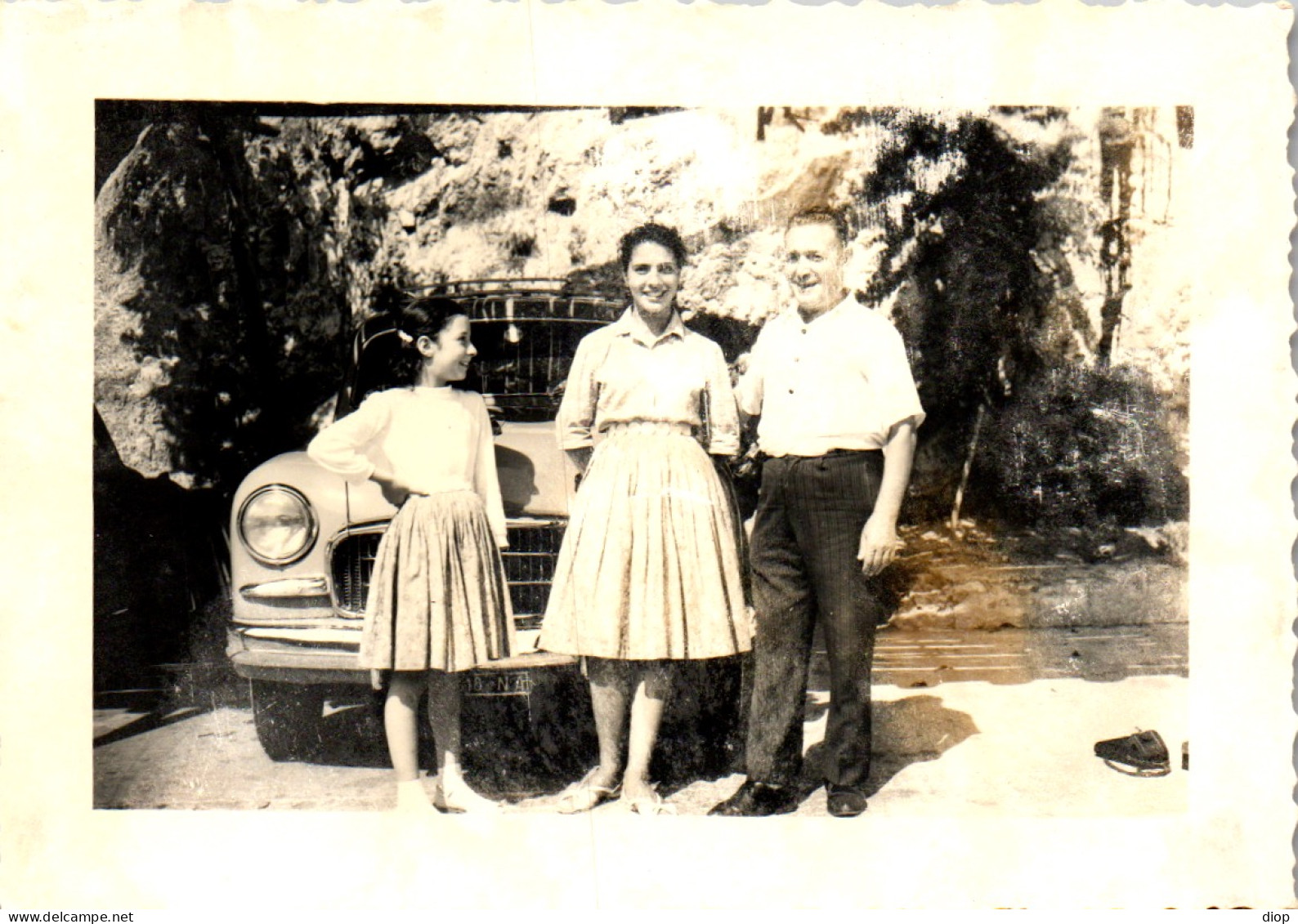 Photographie Photo Vintage Snapshot Amateur Automobile Voiture Auto Famille - Automobiles