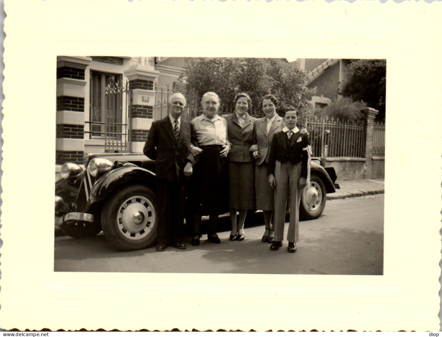 Photographie Photo Vintage Snapshot Amateur Automobile Voiture Auto Famille - Automobile