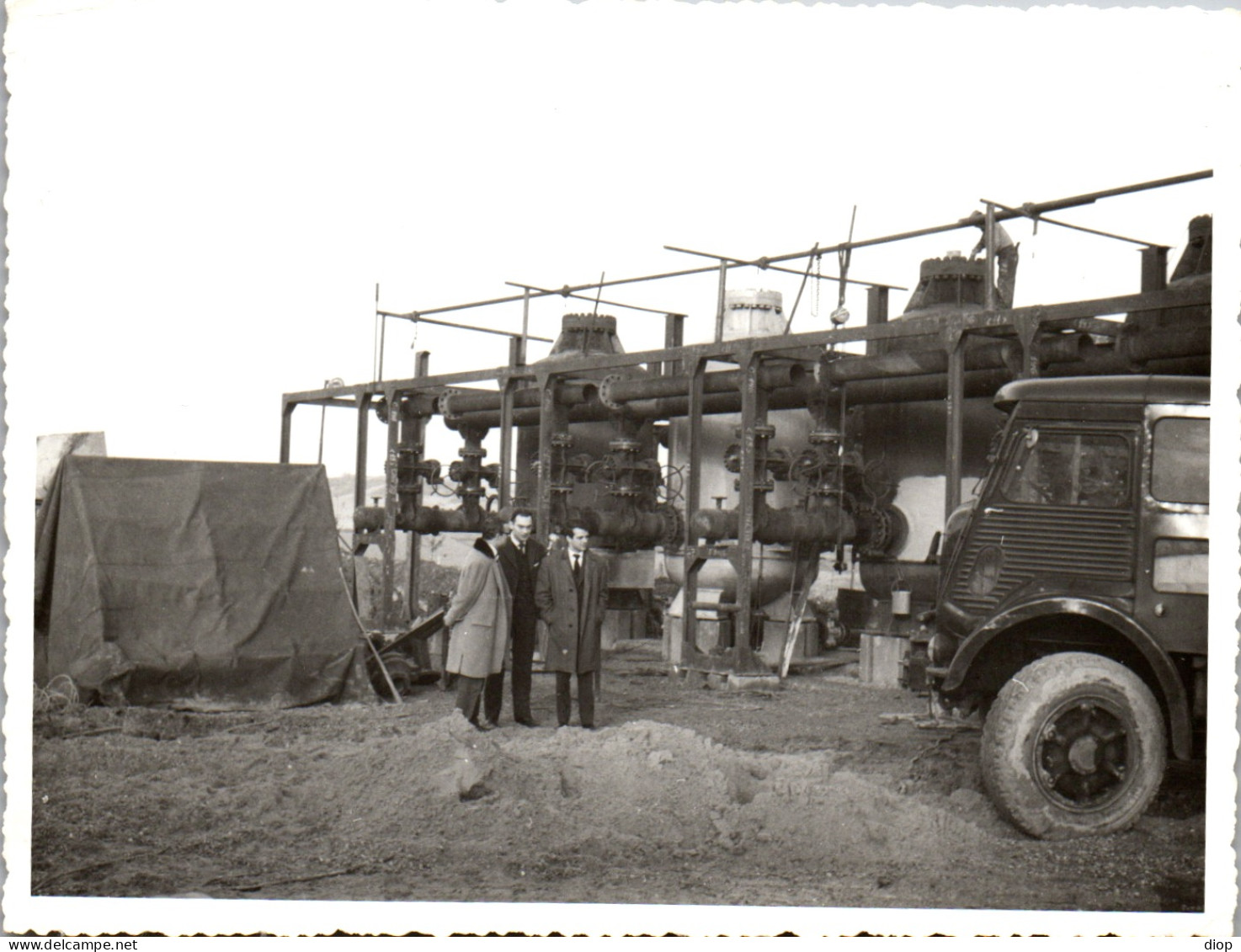 Photographie Photo Vintage Snapshot Amateur Camion Raffinerie  - Eisenbahnen