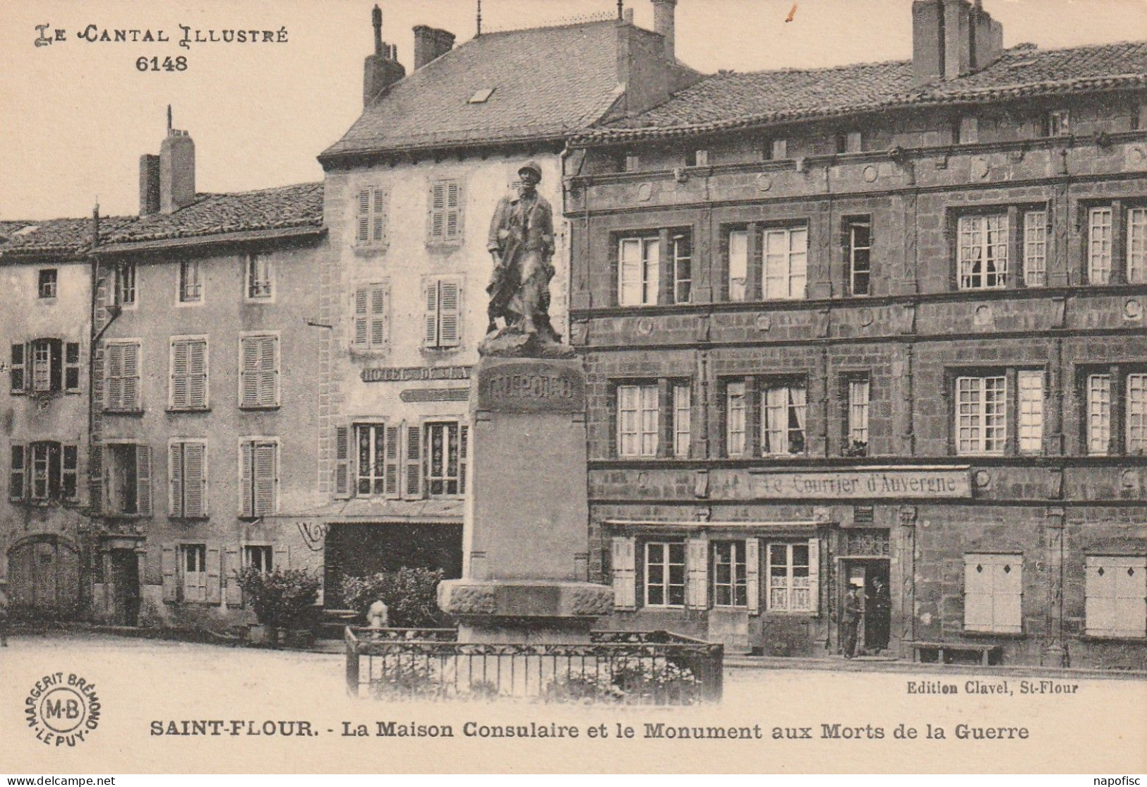 15-Saint-Flour La Maison Consulaire Et Le Monument Aux Morts - Saint Flour