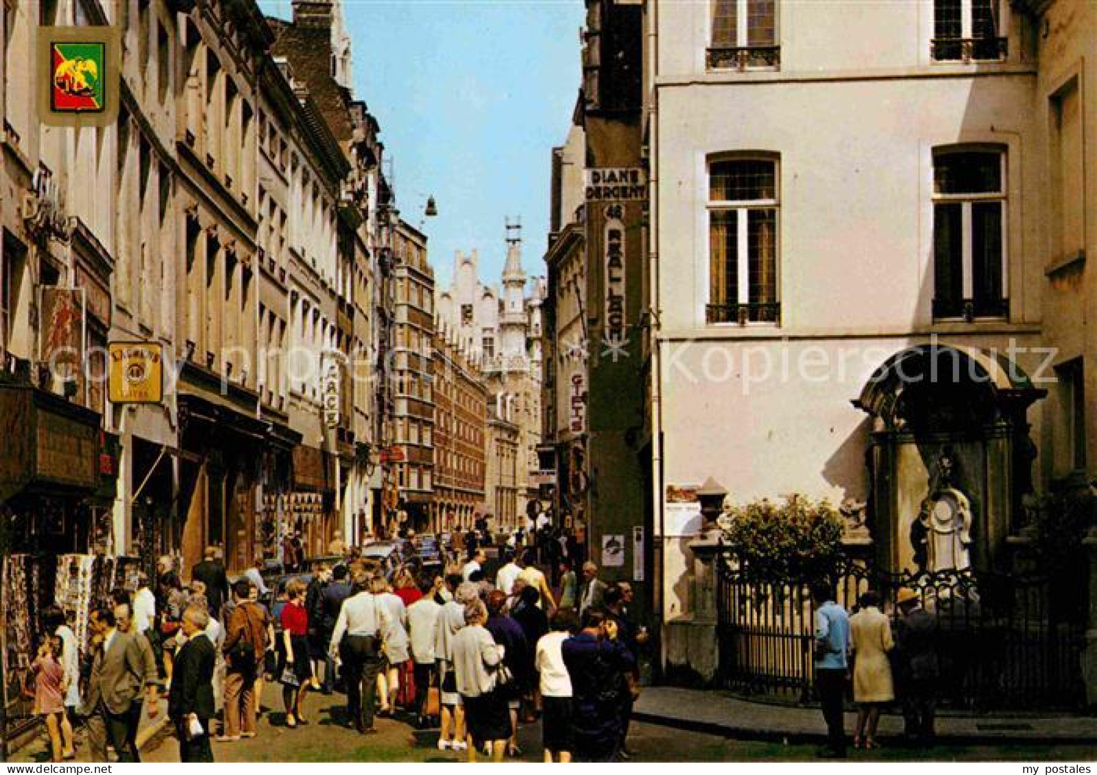 72623557 Bruxelles Bruessel Rue De Etuve Avec Manneken-Pis   - Autres & Non Classés