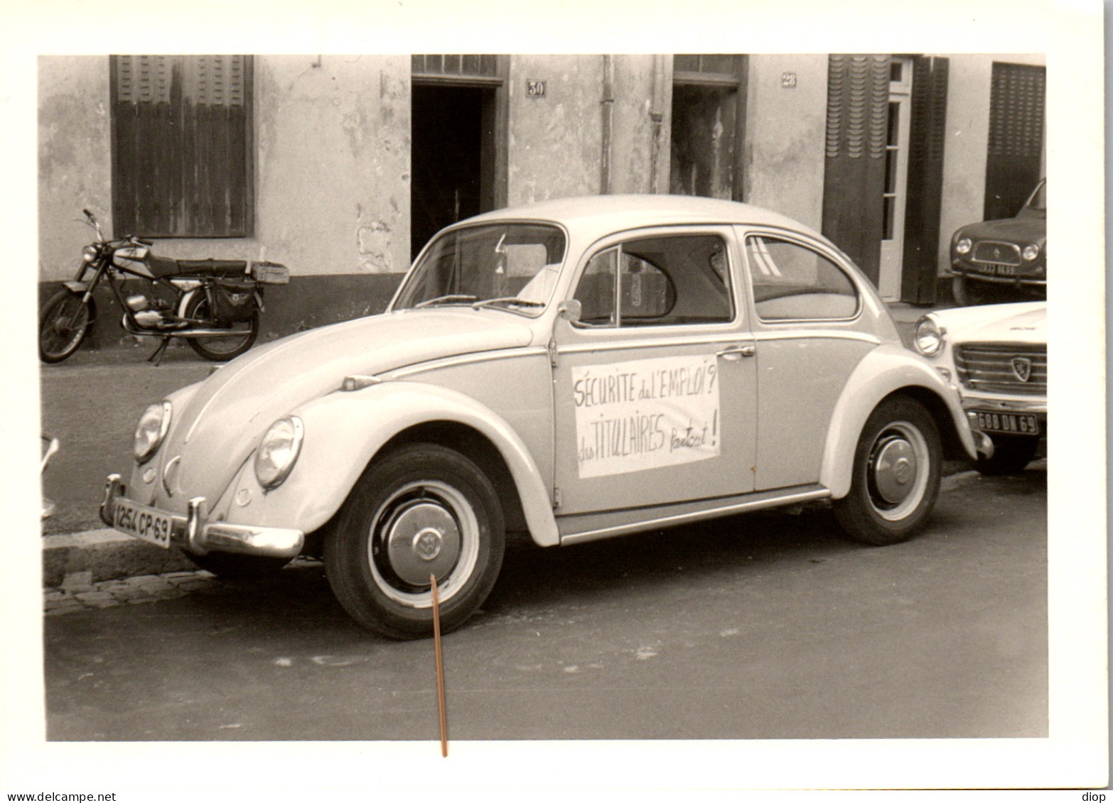 Photographie Photo Vintage Snapshot Amateur Automobile Voiture Auto &agrave; Situer VW - Cars