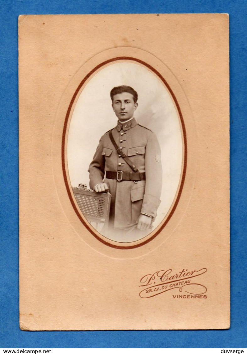 Photo Militaire Collée Sur Carton Soldat Du Ier Regiment ( Format Cabinet 11cm X 16,5cm ) Photographe Cartier Vincennes - Guerra, Militari