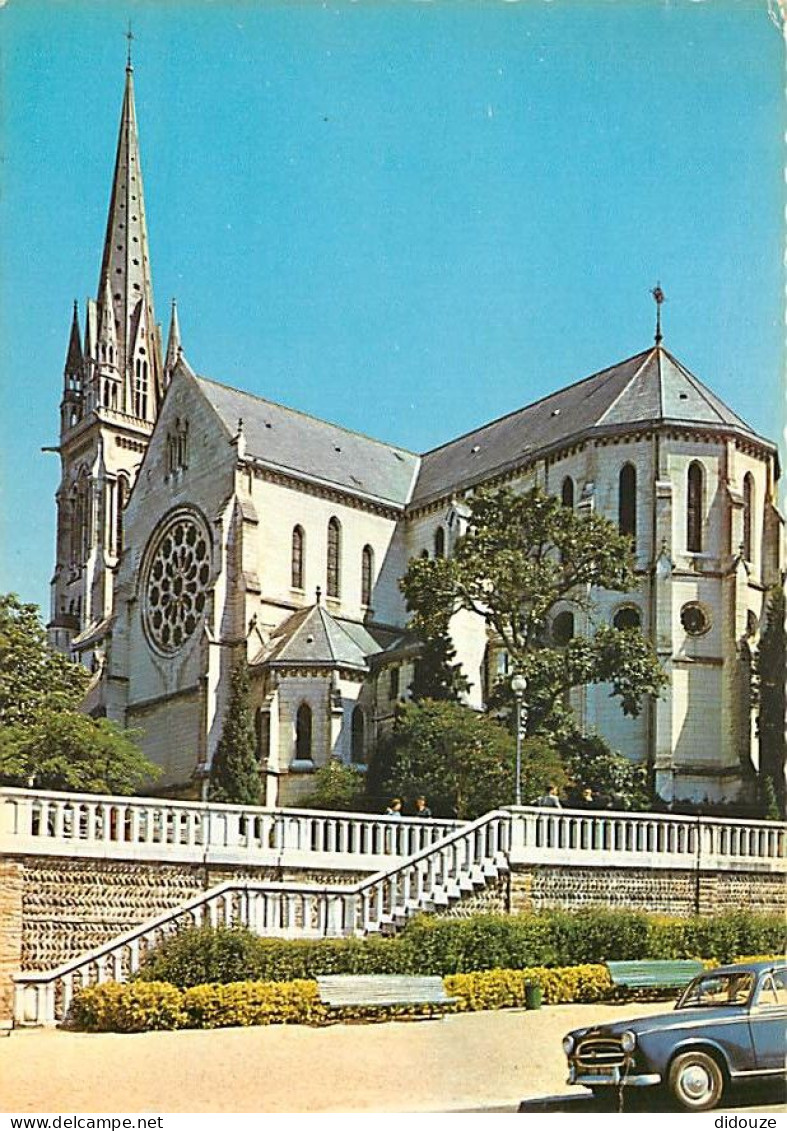 Automobiles - Pau - L'Eglise St-Martin - Carte Neuve - CPM - Voir Scans Recto-Verso - Voitures De Tourisme