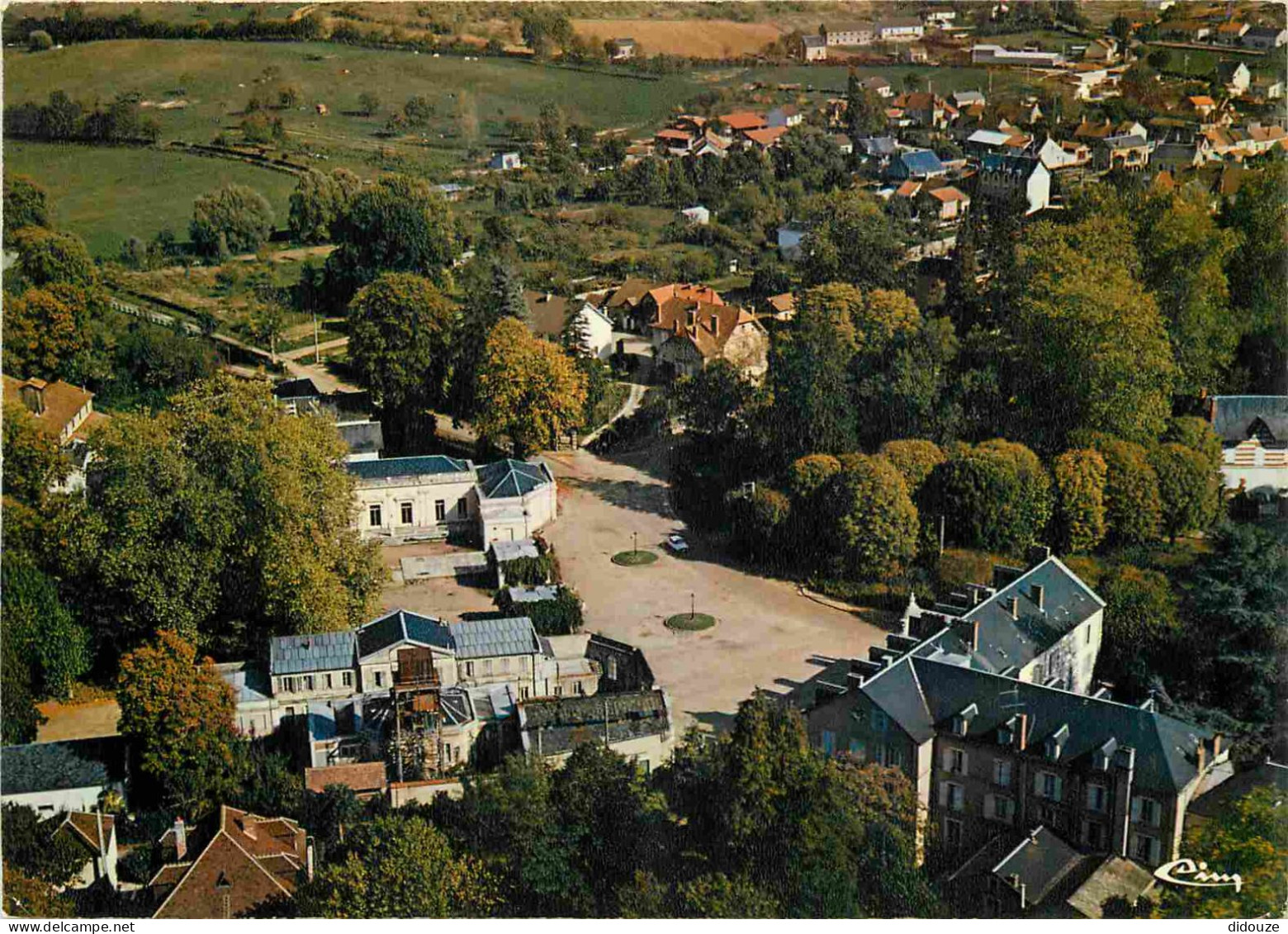 58 - Pougues Les Eaux - Vue Aérienne Sur Les Thermes - CPM - Voir Scans Recto-Verso - Pougues Les Eaux