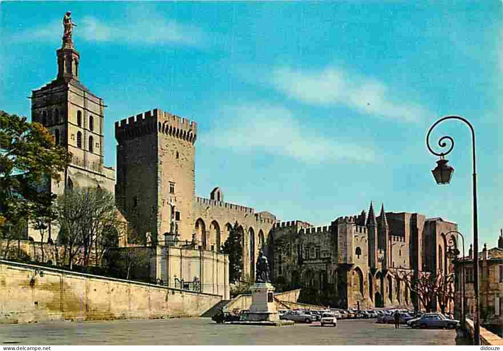 84 - Avignon - Le Palais Des Papes - Automobiles - CPM - Voir Scans Recto-Verso - Avignon