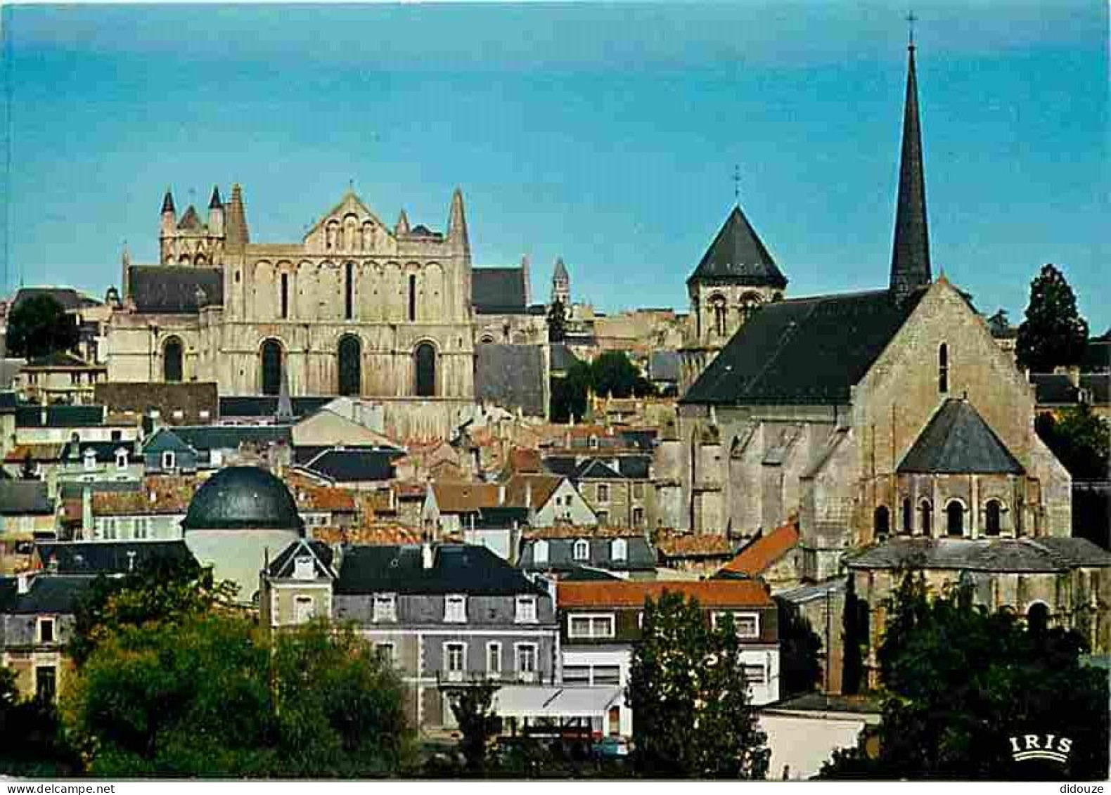 86 - Poitiers - Vue Générale - La Cathédrale Saint Pierre - L'Eglise Sainte Radegonde - Carte Neuve - CPM - Voir Scans R - Poitiers