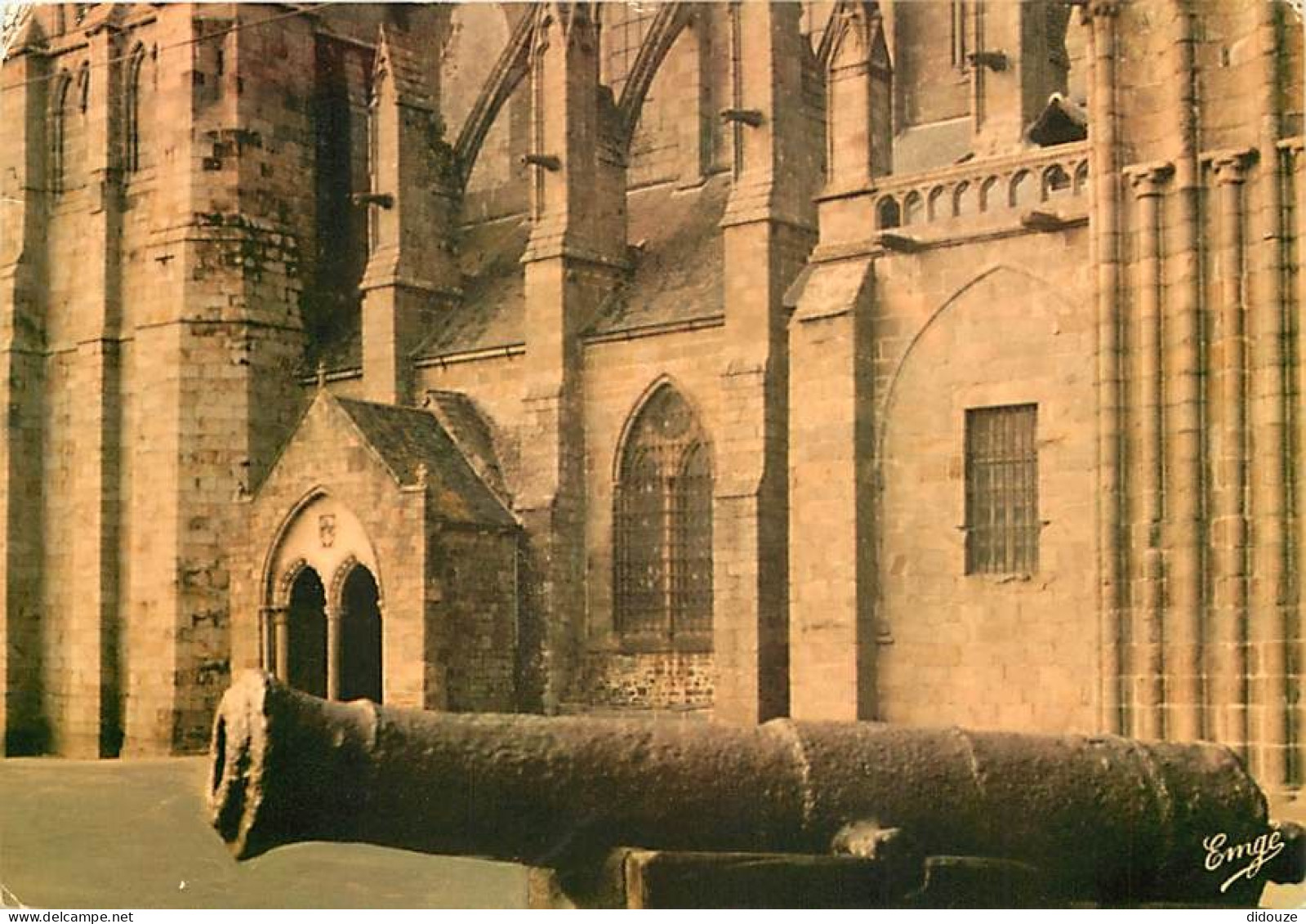 35 - Dol De Bretagne - La Cathédrale Saint-Samson - Au 1er Plan, Canon Du Musée - CPM - Etat Pli Visible - Voir Scans Re - Dol De Bretagne