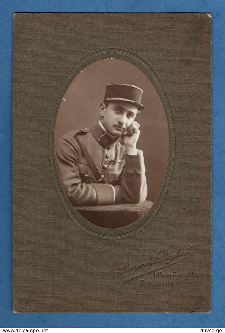 Photo Militaire Collée Sur Carton Soldat Du 112eme Regiment ( Format 11cm X 16,5cm ) Photographe Raphael Bordeaux - Guerre, Militaire