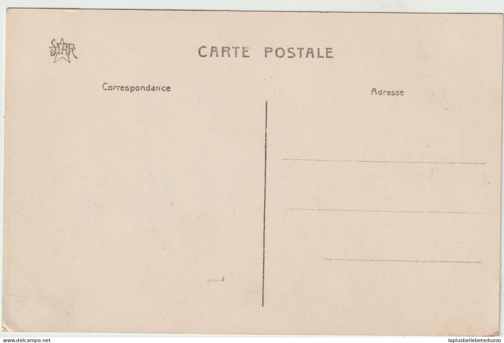 CPA - BELGIQUE - FLANDRE OCCIDENTALE - OOSTENDE - Sur Le Brise Lames - Belle Animation - Vers 1910 - Oostende