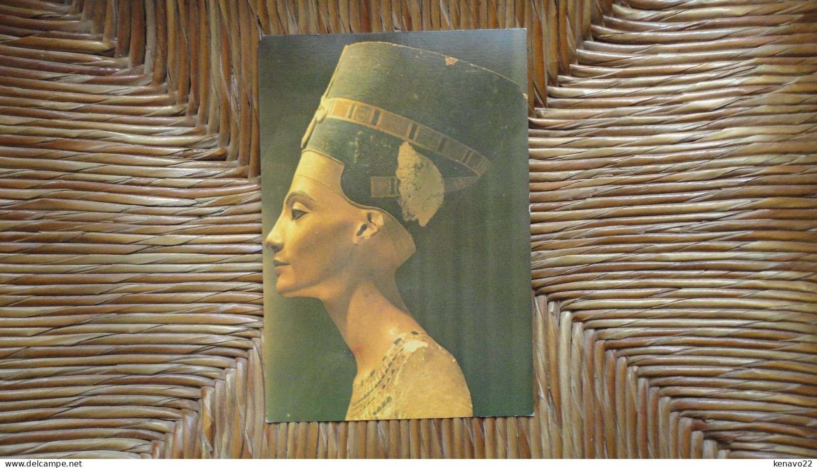 égypte , Pointed Limestone Bust Of Queen Nefertiti - Autres & Non Classés