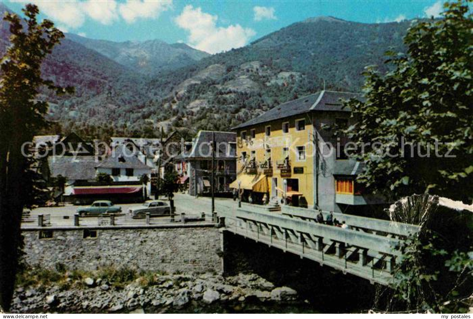 72615644 Les Valle De Aran Vista Parcial Y Puente Sobre El Garona Les Valle De A - Autres & Non Classés