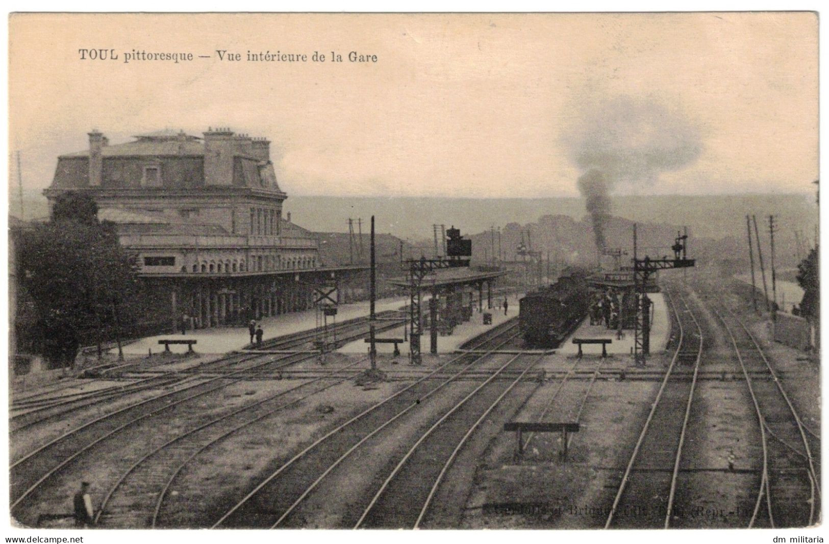 54 - CPA 1919 : TOUL - VUE INTÉRIEUR DE LA GARE - TRAIN LOCOMOTIVE À VAPEUR EN GARE - MEURTHE-ET-MOSELLE - Gares - Avec Trains
