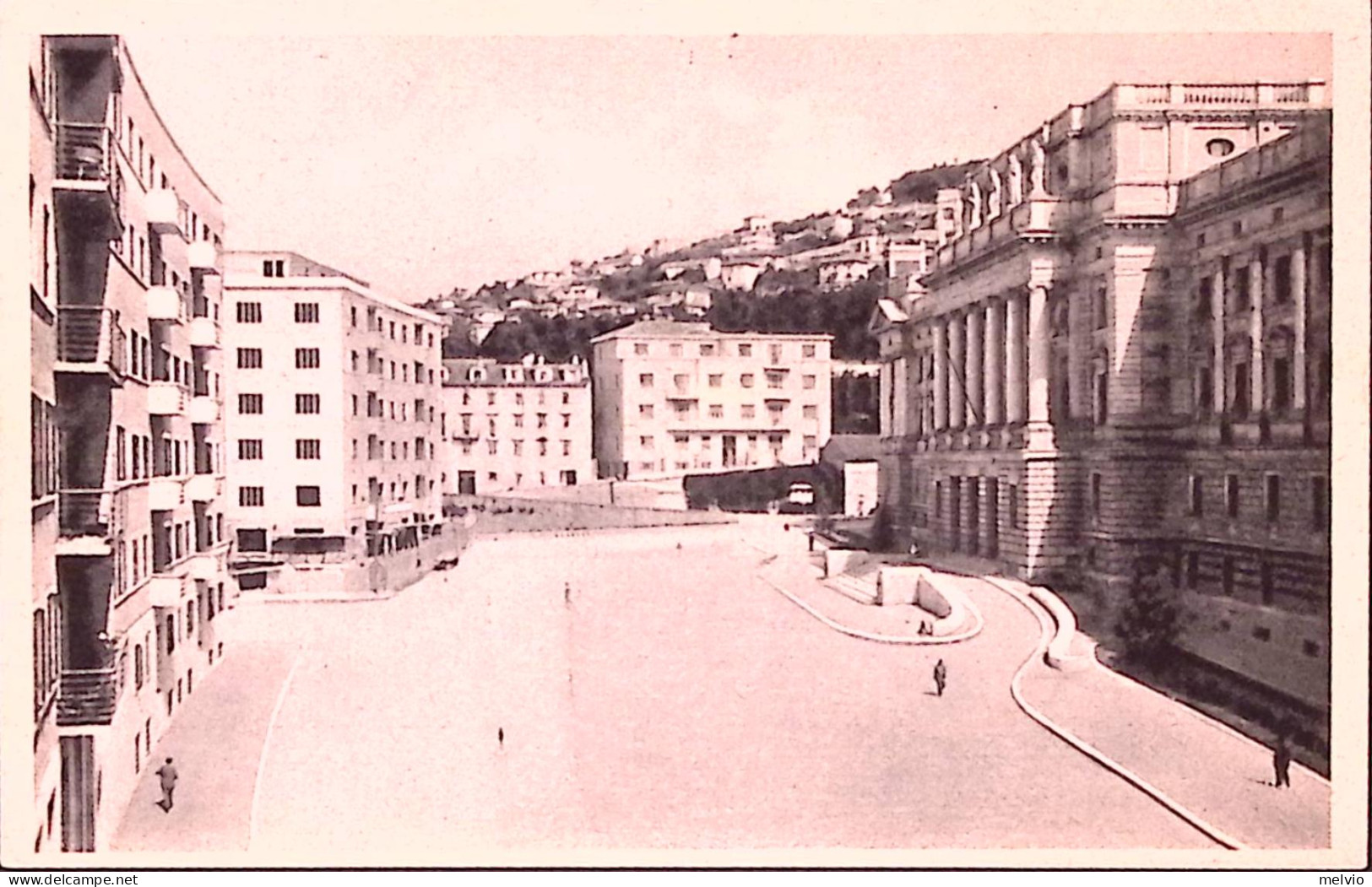 1946-AMG-VG Striscia 3 Lire 1 Su Cartolina Illustrata Trieste Foro Ulpiano Palaz - Trieste