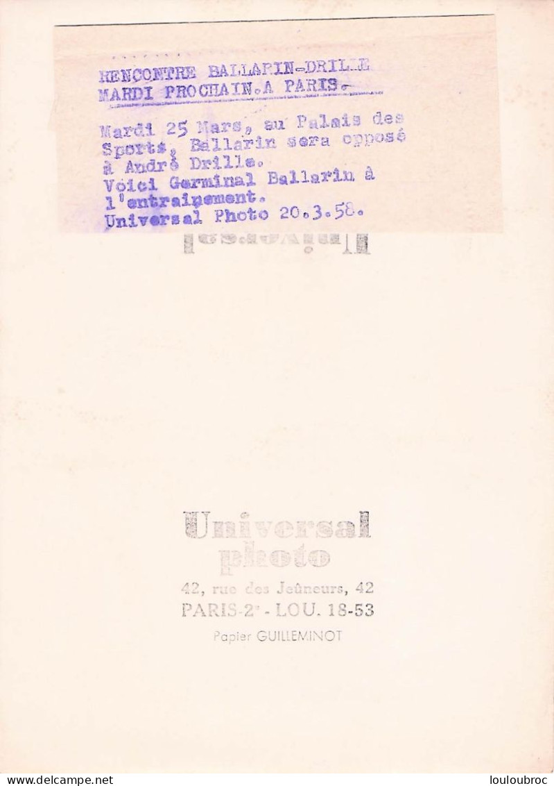 BOXE 03/1958 GERMINAL BALLARIN  AVANT SON COMBAT CONTRE ANDRE DRILLE PHOTO  18 X 13 CM - Sports