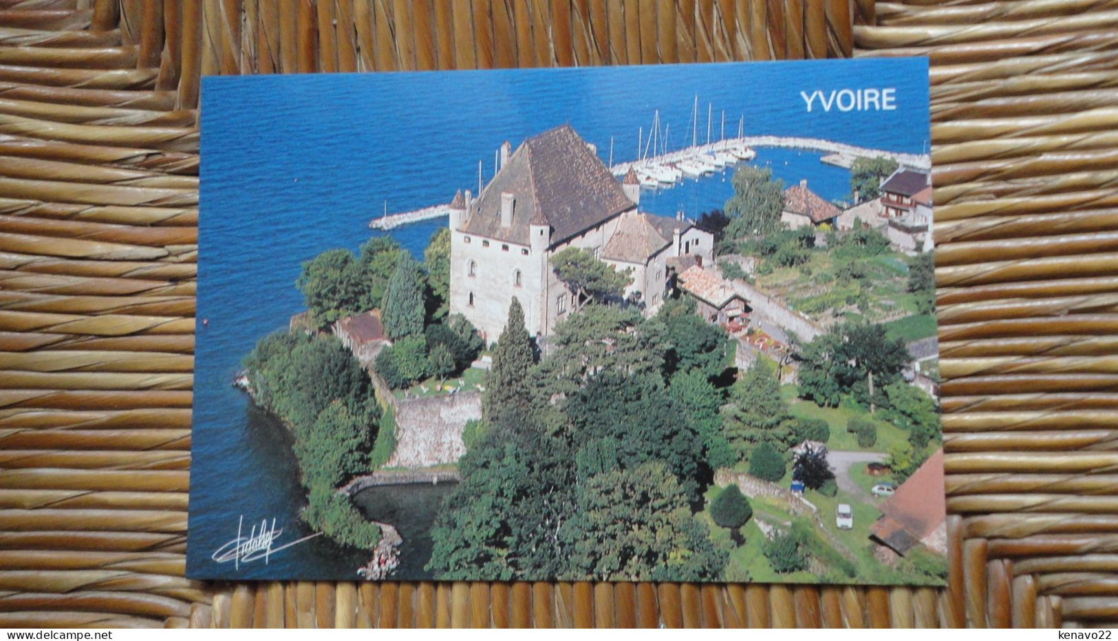 Yvoire , Vue Sur Le Château Et Le Port - Yvoire