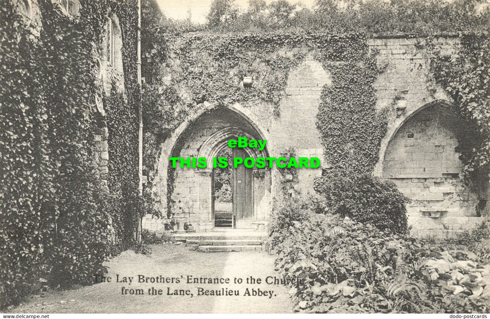 R583027 Beaulieu Abbey. The Lay Brother Entrance To The Church From The Lane. Ab - Monde