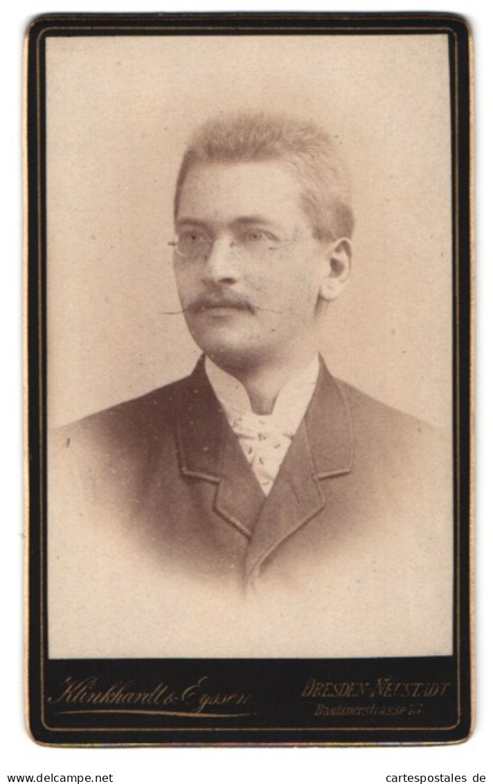 Fotografie Linkhardt & Eyssen, Dresden-Neustadt, Bautznerstrasse 75, Herr Mit Brille Und Schnurrbart  - Anonyme Personen