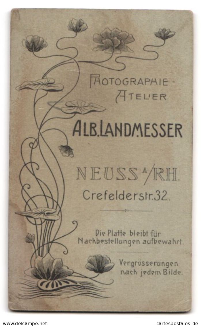 Fotografie Alb. Landmesser, Neuss A. Rh., Crefelderstrasse 32, Junge Dame In Nachdenklicher Pose  - Anonyme Personen