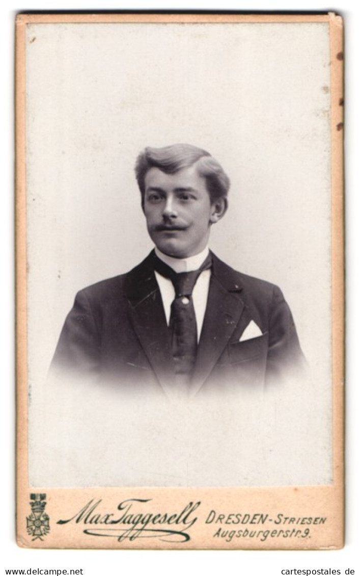 Fotografie Max Taggesell, Dresden-Striesen, Augsburgerstrasse 9, Portrait Eleganter Herr Mit Moustache  - Personas Anónimos