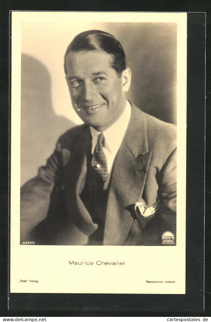 AK Schauspieler Maurice Chevalier Im Anzug Mit Krawatte  - Actors