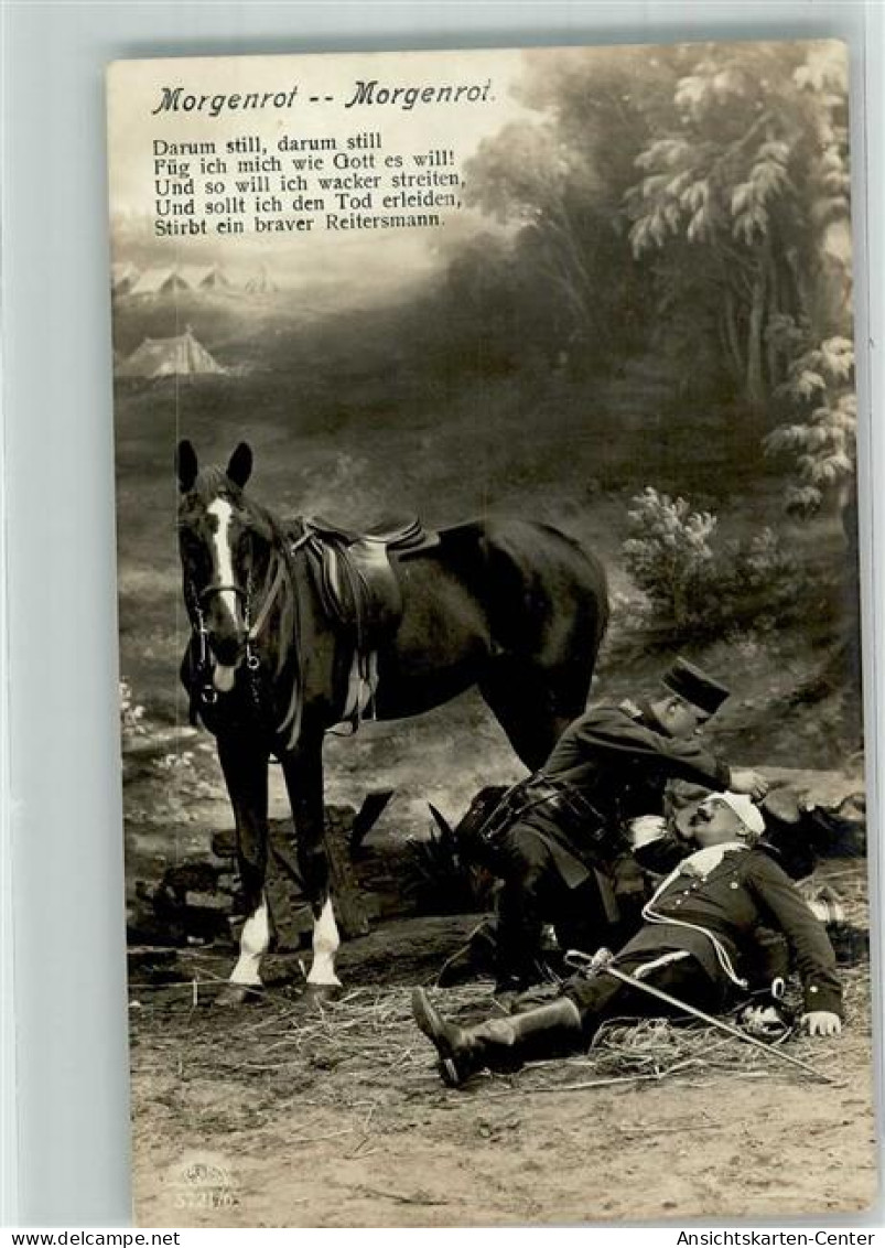39883611 - Landser In Uniform Verarztet Einen Verwundeten Dragoner Fotostudioaufnahme R & K.L. 5721/6 Feldpost Passau M - Guerre 1914-18