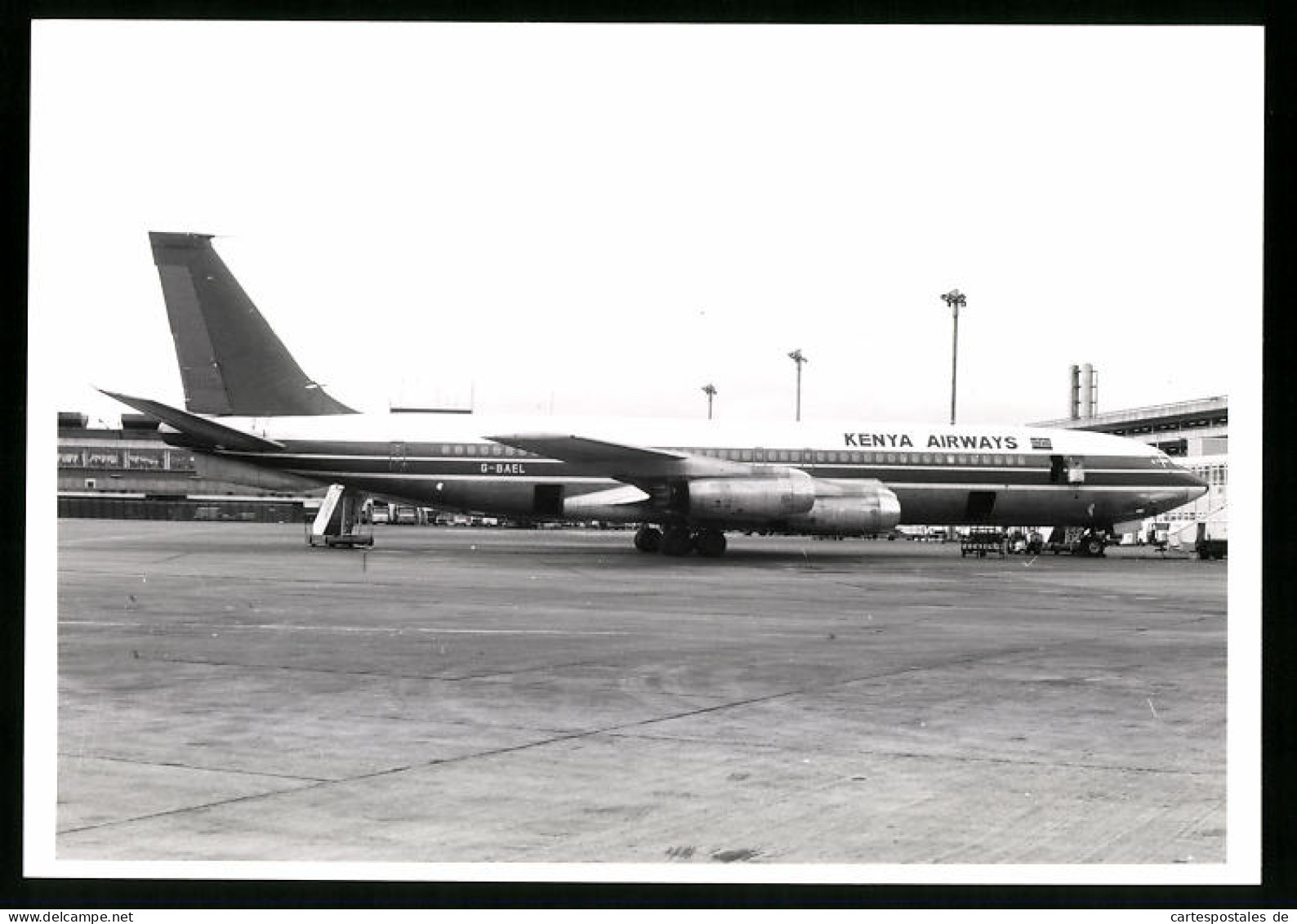 Fotografie Flugzeug Boeing 707, Passagierflugzeugder Kenya Airways, Kennung G-BAEL  - Aviation