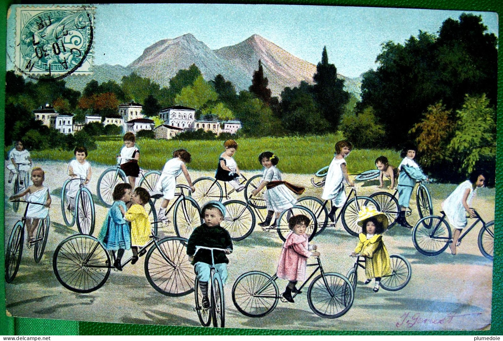 CPA  Enfants BEBES MULTIPLES CYCLISTES PROMENADE EN VELO . 1908 . MULTI BABIES RIDING BICYCLE   BABY ON BIKE .  OLD PC - Grupo De Niños Y Familias