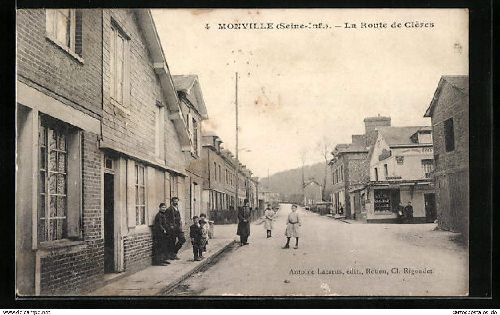 CPA Monville, La Route De Clères  - Clères