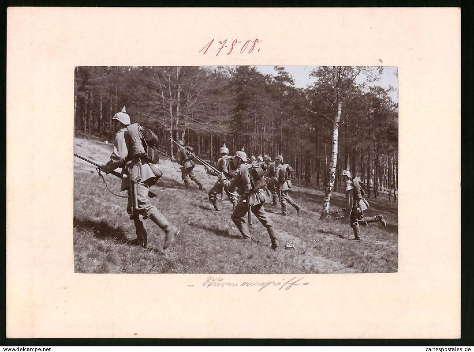 Fotografie Brück & Sohn Meissen, Ansicht Dresden, 12. Kgl. Sächsisches Infanterie-Regiment Nr. 177 Beim Sturmangriff  - Oorlog, Militair
