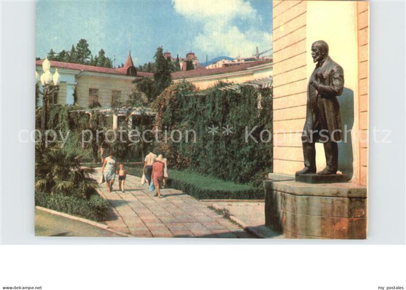 72613434 Jalta Yalta Krim Crimea Park Mit Denkmal  - Ukraine