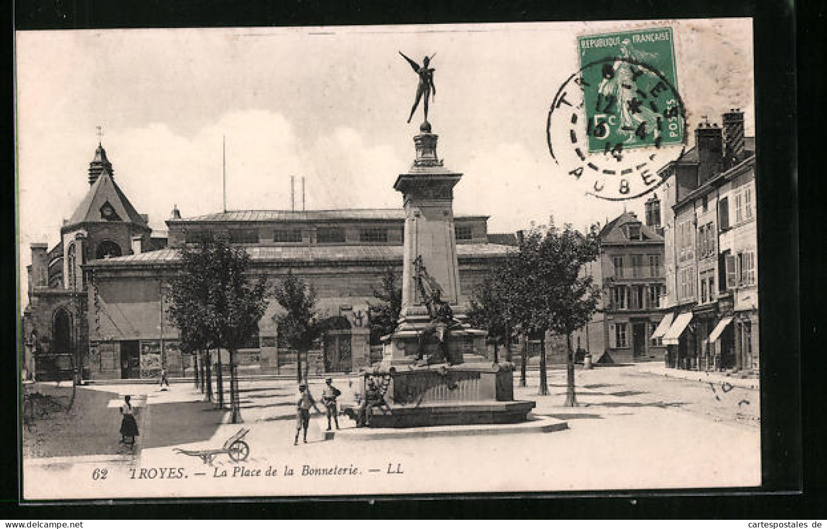 CPA Troyes, La Place De La Bonneterie  - Troyes