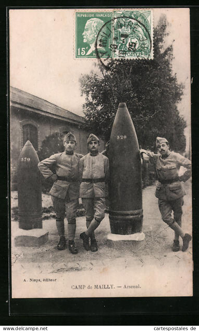 CPA Camp-de-Mailly, Arsenal, Französische Des Soldats Neben Schwerkalibrigen Geschossen  - Mailly-le-Camp