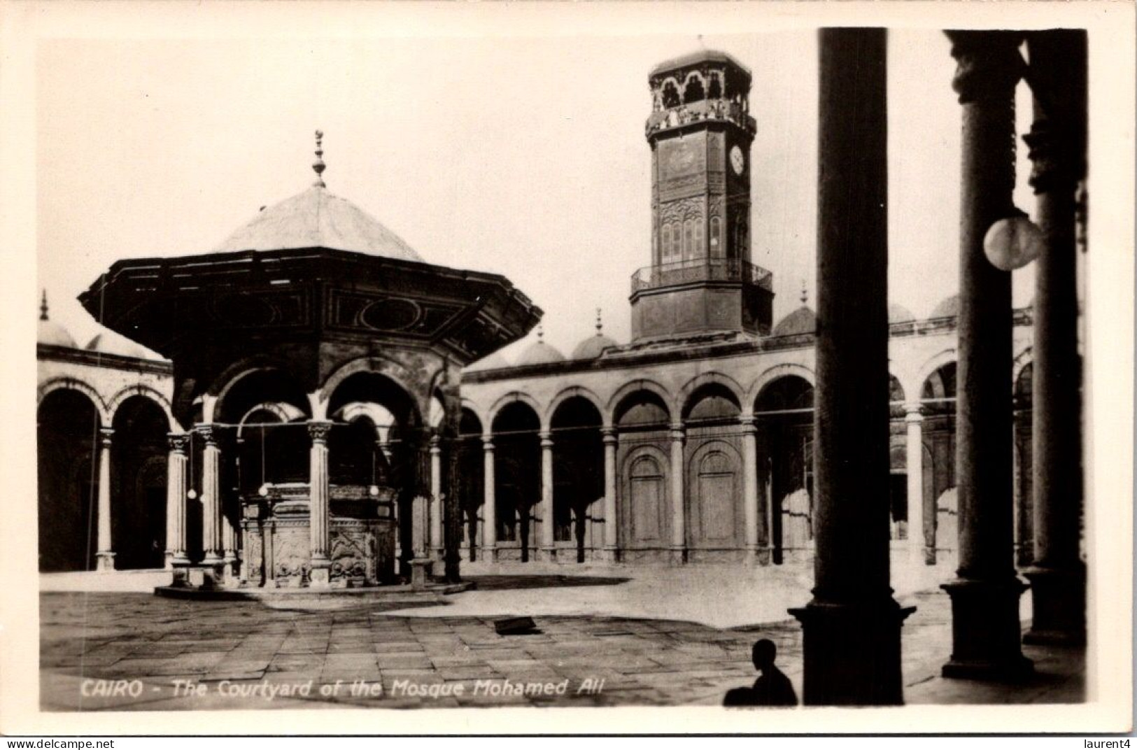 18-5-2024 (5 Z 28) Egypt (b/w Very Old) Cairo Mosque Courtyard - Islam